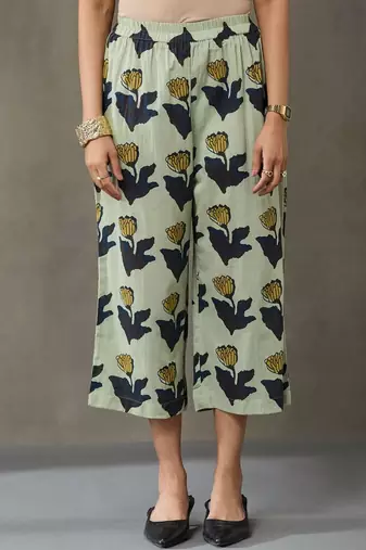 women floral printed regular cotton kurta with trousers