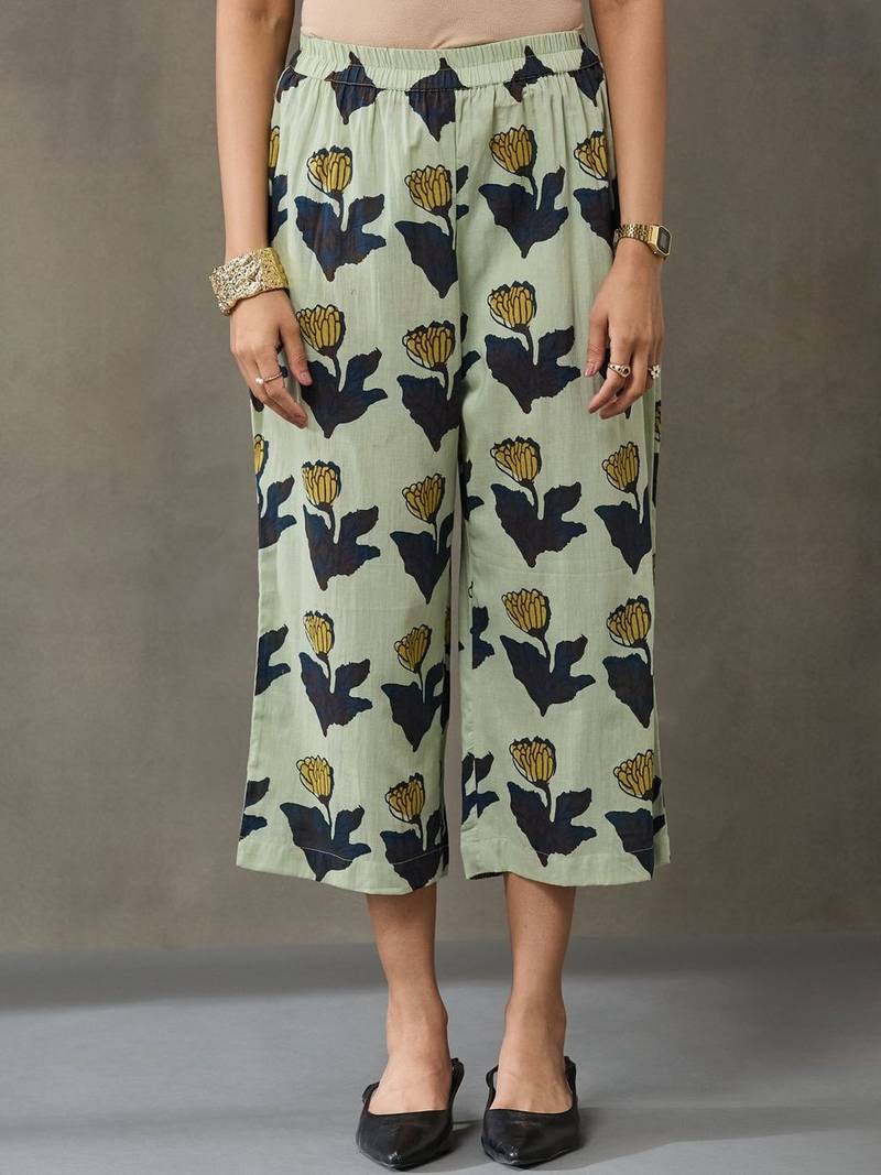 women floral printed regular cotton kurta with trousers