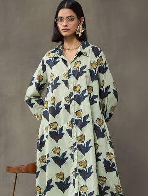 women floral printed regular cotton kurta with trousers 7