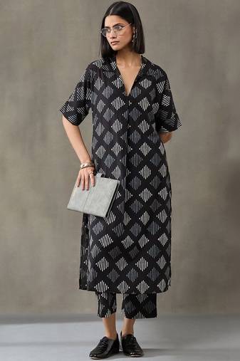 structured women floral printed regular cotton kurta with trousers