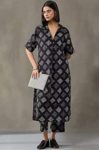 structured women floral printed regular cotton kurta with trousers