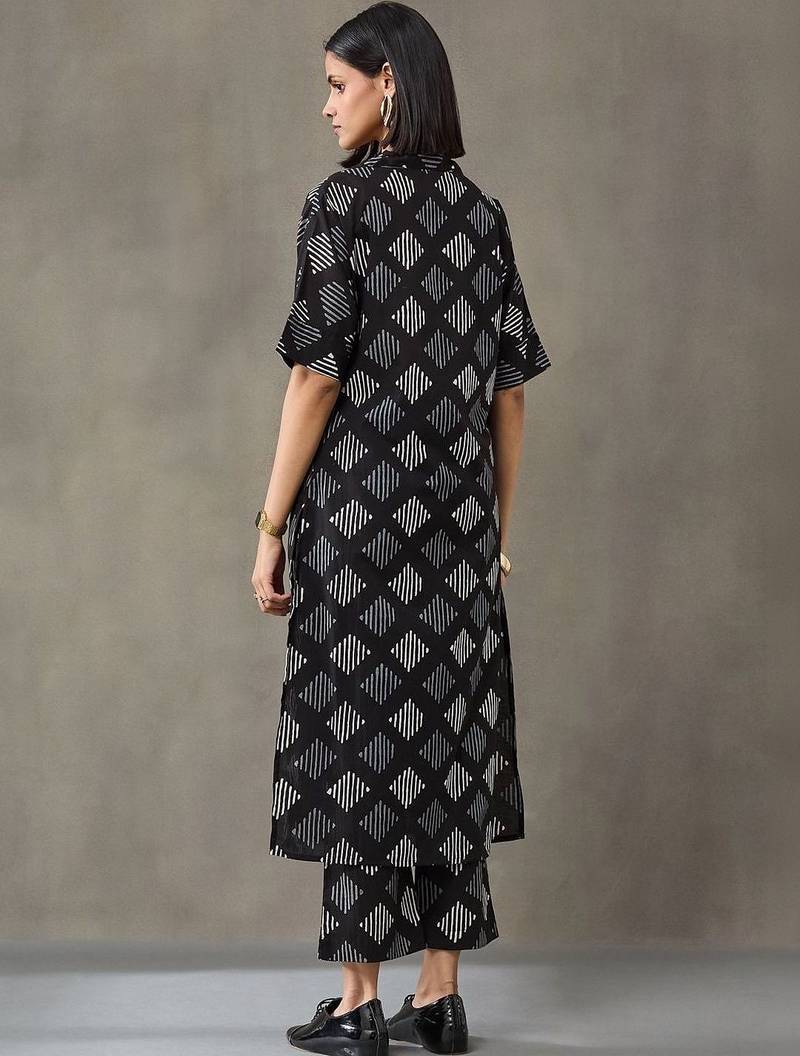 structured women floral printed regular cotton kurta with trousers