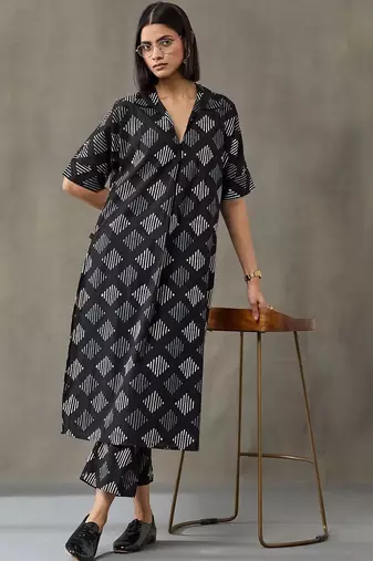 structured women floral printed regular cotton kurta with trousers