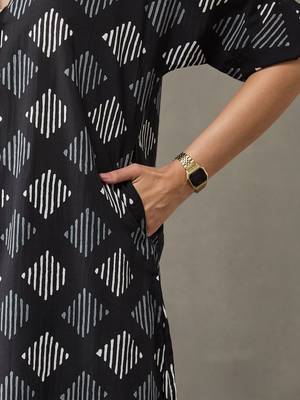 structured women floral printed regular cotton kurta with trousers 5