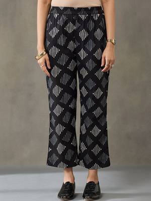structured women floral printed regular cotton kurta with trousers 6
