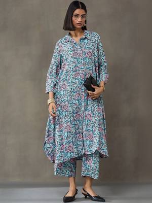 smart women floral printed regular kurta with trousers 1