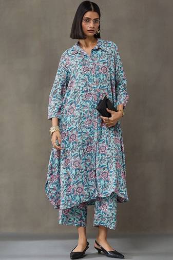 smart women floral printed regular kurta with trousers