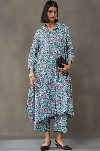 smart women floral printed regular kurta with trousers