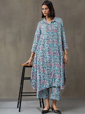 smart women floral printed regular kurta with trousers 3
