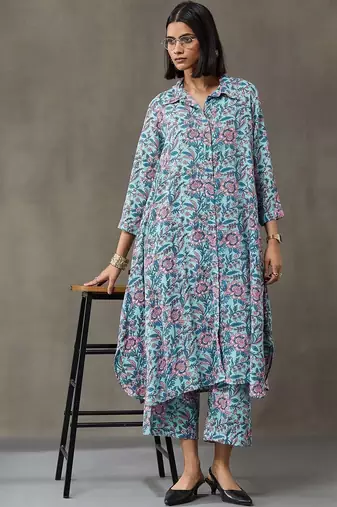 smart women floral printed regular kurta with trousers