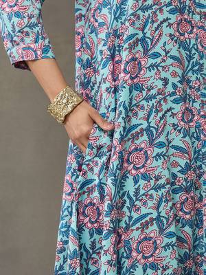 smart women floral printed regular kurta with trousers 5