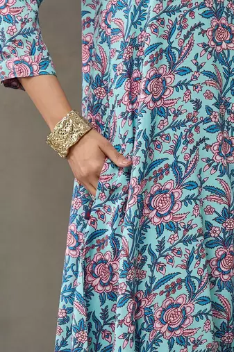 smart women floral printed regular kurta with trousers