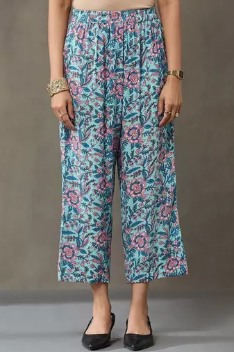 smart women floral printed regular kurta with trousers