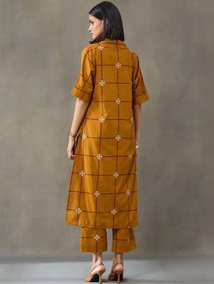 everyday women floral printed regular cotton kurta with trousers 2