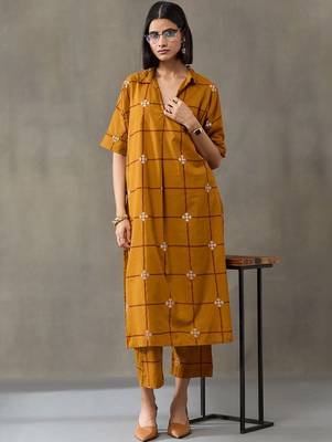 everyday women floral printed regular cotton kurta with trousers 3