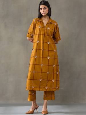 everyday women floral printed regular cotton kurta with trousers 5