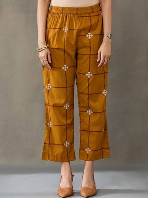 everyday women floral printed regular cotton kurta with trousers 6