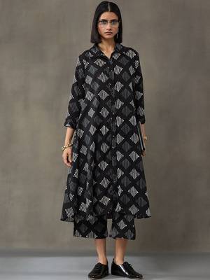 classic women floral printed regular cotton kurta with trousers 1