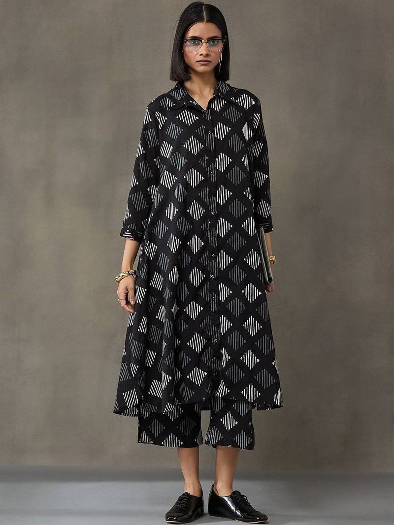 classic women floral printed regular cotton kurta with trousers