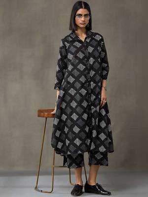 classic women floral printed regular cotton kurta with trousers 3