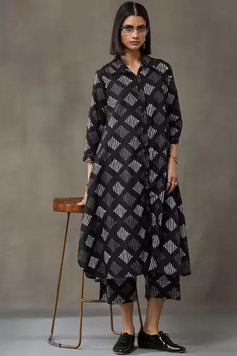 classic women floral printed regular cotton kurta with trousers