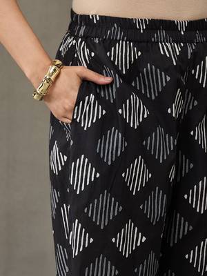 classic women floral printed regular cotton kurta with trousers 4