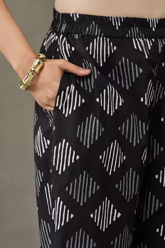 classic women floral printed regular cotton kurta with trousers
