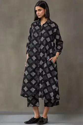 classic women floral printed regular cotton kurta with trousers