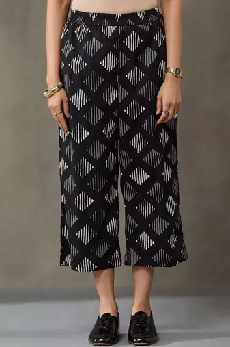 classic women floral printed regular cotton kurta with trousers