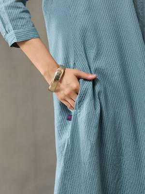 workwear women embroidered regular thread work kurta with trousers 5