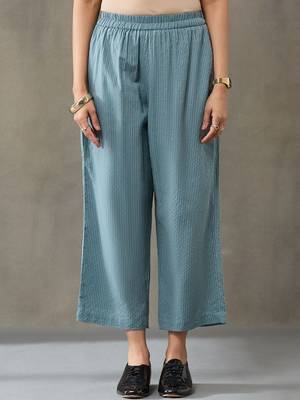 workwear women embroidered regular thread work kurta with trousers 6