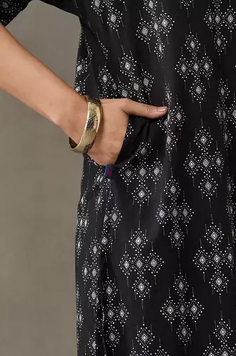 women floral printed regular kurta with trousers