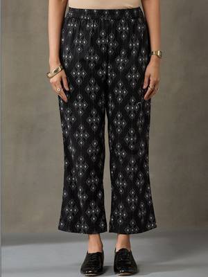 women floral printed regular kurta with trousers 6