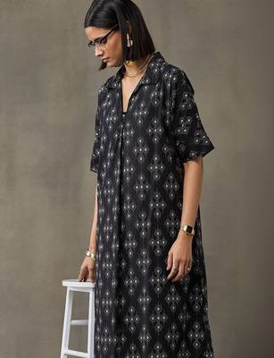 women floral printed regular kurta with trousers 7