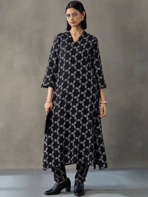 structured women floral printed regular kurta with salwar 1