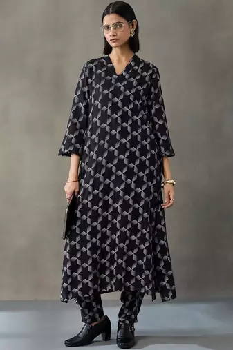 structured women floral printed regular kurta with salwar