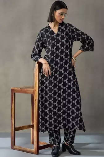 structured women floral printed regular kurta with salwar