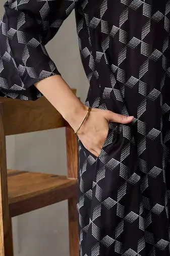 structured women floral printed regular kurta with salwar