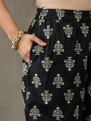 everyday workwear women floral printed regular cotton kurta with trousers 4