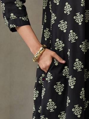 everyday workwear women floral printed regular cotton kurta with trousers 5