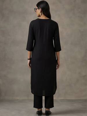 classic women regular kurta with trousers 3