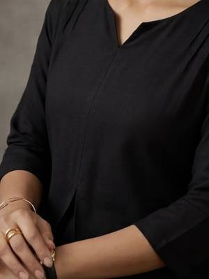 classic women regular kurta with trousers 4