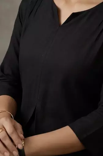 classic women regular kurta with trousers