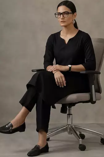 classic women regular kurta with trousers