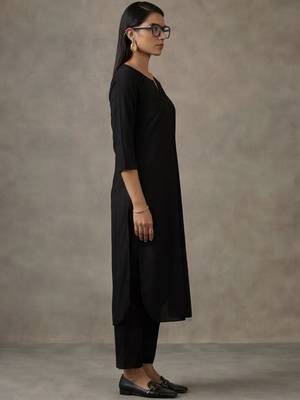 classic women regular kurta with trousers 6
