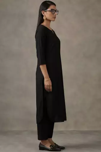 classic women regular kurta with trousers