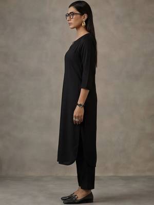 classic women regular kurta with trousers 7