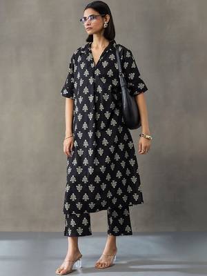 structured women floral printed regular cotton kurta with trousers 1