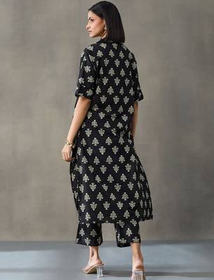 structured women floral printed regular cotton kurta with trousers 2
