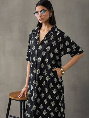 structured women floral printed regular cotton kurta with trousers 7